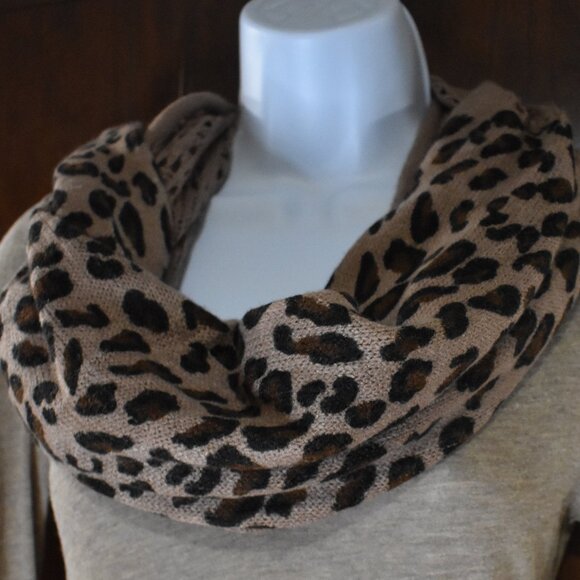 Leopard Print Infinity Scarf Brown Black Knit Wool Blend Wrap - Picture 6 of 7